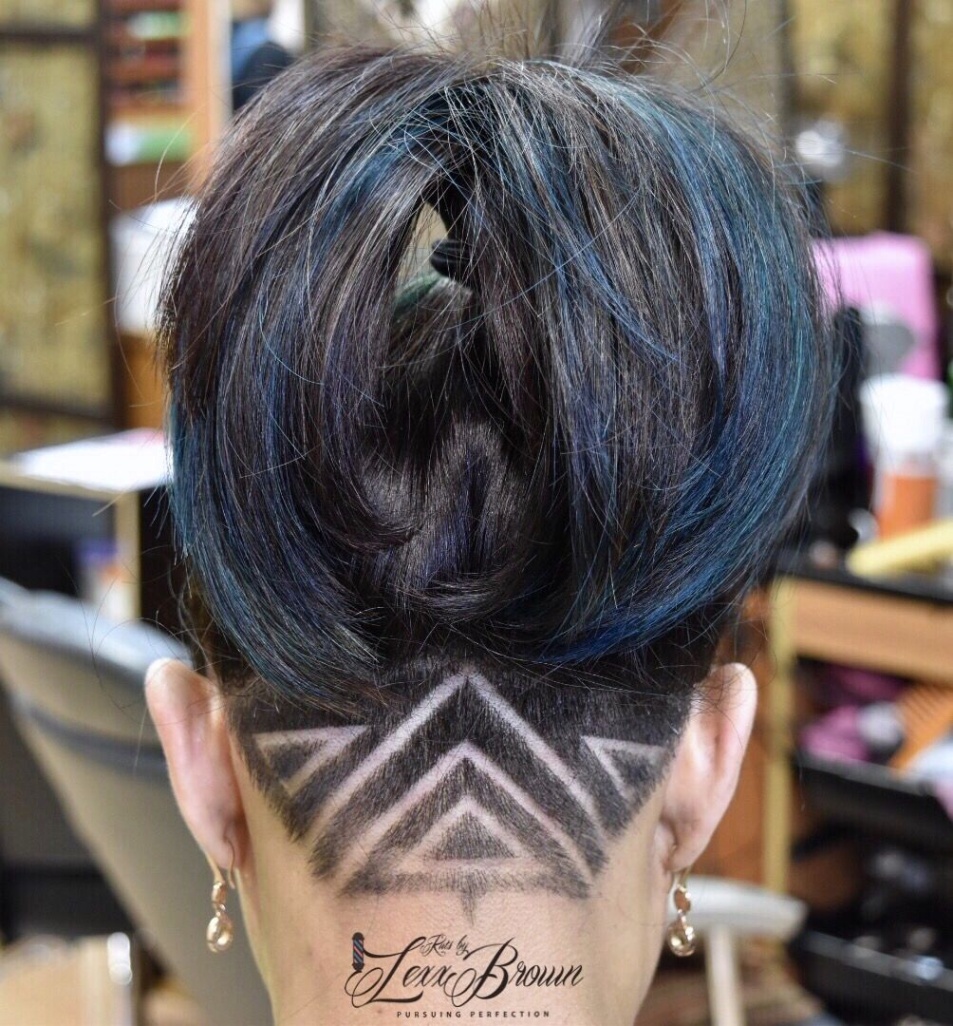 back of hair designs Bulan 3 Ladies Kuts By #LexxBrown 💈 A freestyle design on a undercut